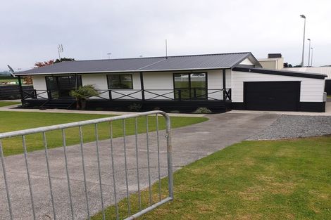 Photo of property in 21 Churchill Terrace, Waiuku, 2123