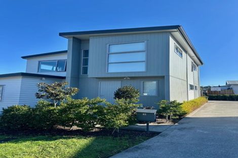 Photo of property in 1b Pavola Grove, Glenfield, Auckland, 0629