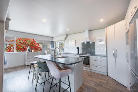 Photo of property in 30 Timaru Road, Waimate, 7924