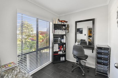Photo of property in 25 Croftview Road, Wattle Downs, Auckland, 2103