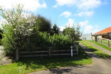 Photo of property in 15 Churchill Crescent, Foxton, 4814