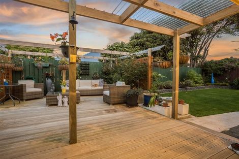 Photo of property in 63 The Drive, Tawa, Wellington, 5028