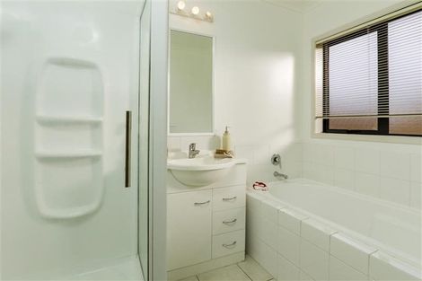 Photo of property in 66 Wattle Farm Road, Wattle Downs, Auckland, 2103