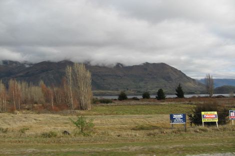Photo of property in 290 Beacon Point Road, Wanaka, 9305