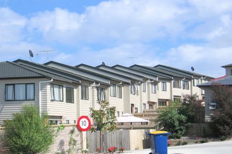 Photo of property in 15/22 Northcross Drive, Oteha, Auckland, 0632