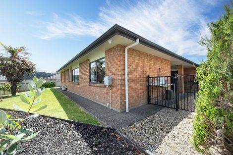 Photo of property in 42 Gilbransen Road, Kumeu, 0810