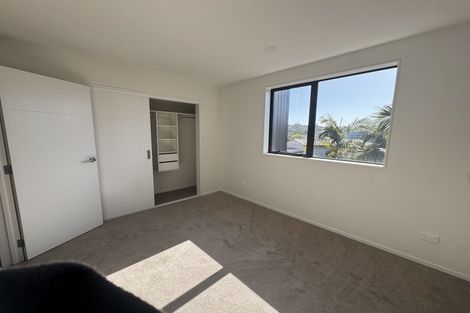 Photo of property in 11 Pipitea Place, Massey, Auckland, 0614