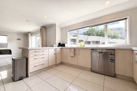 Photo of property in 17 Tamworth Crescent, Newlands, Wellington, 6037