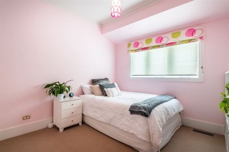 Photo of property in 30 Old Lake Road, Narrow Neck, Auckland, 0624