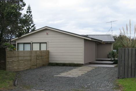 Photo of property in 14 St Anne Place, Omaha, 0986