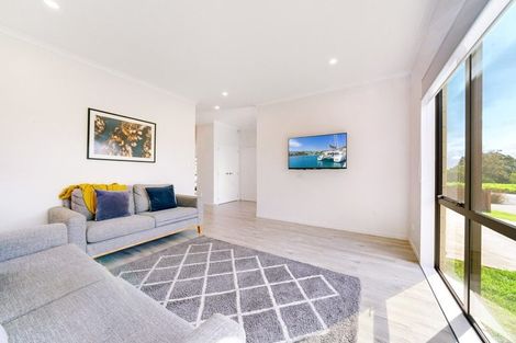 Photo of property in 102 Twin Parks Rise, Papakura, 2110