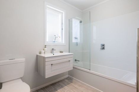 Photo of property in 60 Southsea Crescent, Silverdale, Hamilton, 3216