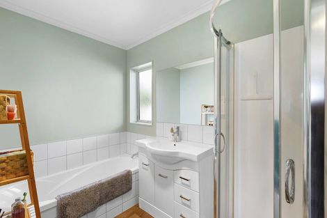 Photo of property in 8/16 Black Rock Road, Newlands, Wellington, 6037