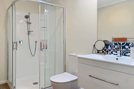 Photo of property in 19b Promontory Crescent, Newlands, Wellington, 6037