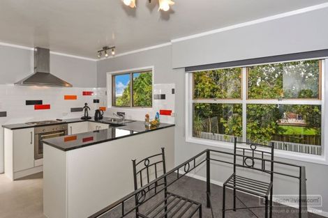 Photo of property in 2/240 Forrest Hill Road, Forrest Hill, Auckland, 0620