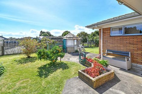 Photo of property in 11 Mcleod Road, Weymouth, Auckland, 2103