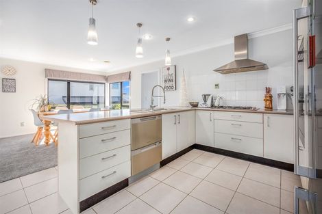 Photo of property in 16 Tongariro Drive, Aotea, Porirua, 5024