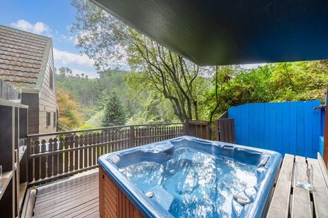 Photo of property in 32 Elmslie Road, Pinehaven, Upper Hutt, 5019