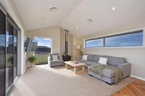 Photo of property in 15 Court Of Ascot, Seaward Bush, Invercargill, 9812