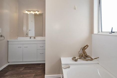 Photo of property in 62 Maywood Crescent, Glen Eden, Auckland, 0602