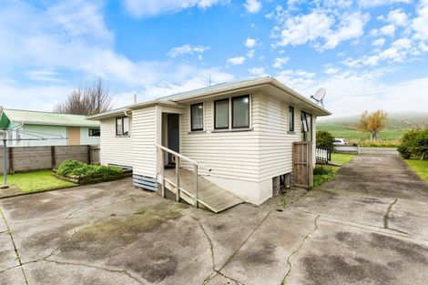 Photo of property in 8 Tudor Road, Pahiatua, 4910