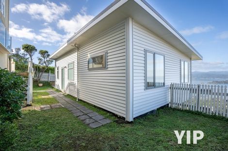 Photo of property in 4b Sunhaven Drive, Newlands, Wellington, 6037