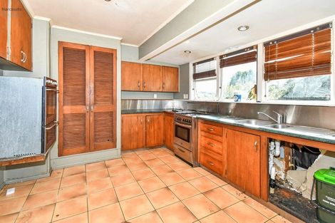 Photo of property in 114 Ennis Avenue, Pakuranga Heights, Auckland, 2010