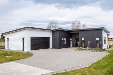Photo of property in 21 Coralie Place, Lansdowne, Masterton, 5810