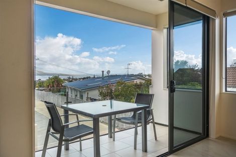 Photo of property in 34a Seaview Road, Castor Bay, Auckland, 0620