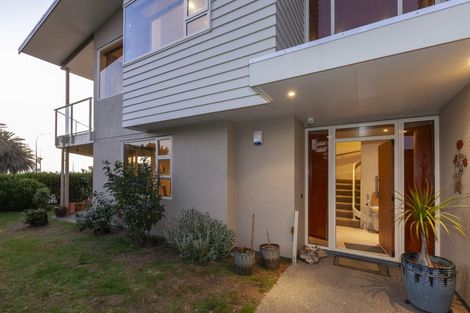 Photo of property in 3 Golf Road, Paraparaumu Beach, Paraparaumu, 5032