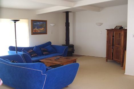 Photo of property in 2/17a Hillcrest Avenue, Hillcrest, Auckland, 0627