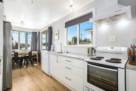 Photo of property in 43 Mark Avenue, Paparangi, Wellington, 6037