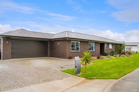 Photo of property in 1 Routhan Way, Carterton, 5713
