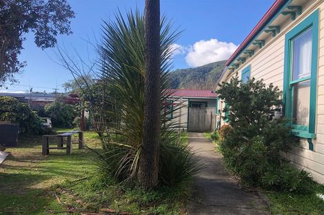 Photo of property in 24 Devon Street, Picton, 7220