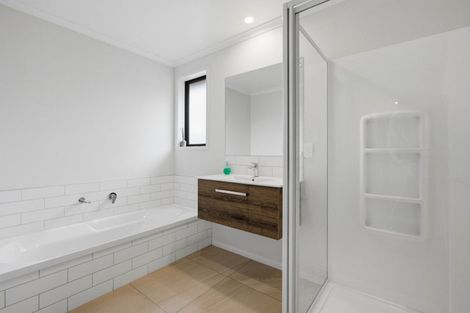 Photo of property in 90 Tabraham Crescent, Pyes Pa, Tauranga, 3112