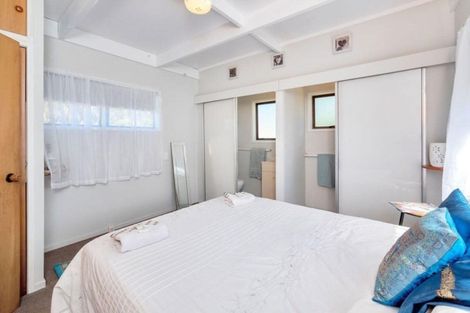 Photo of property in 19 Beaubank Road, Kelston, Auckland, 0602