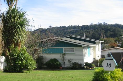 Photo of property in 16 Zeala Grove, Stokes Valley, Lower Hutt, 5019