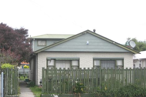 Photo of property in 72 Sandwich Road, Beckenham, Christchurch, 8023