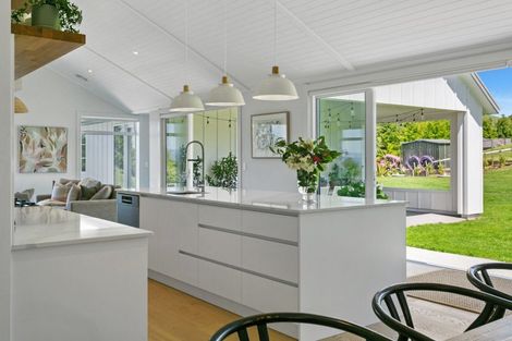 Photo of property in 5 Lens Way, Acacia Bay, Taupo, 3385