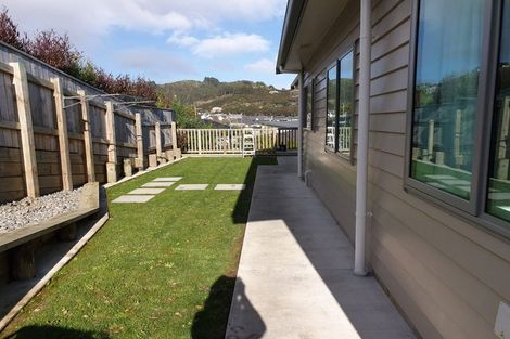 Photo of property in 5 Flotilla Place, Whitby, Porirua, 5024
