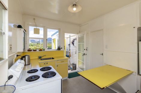 Photo of property in 90-92 Kiwi Road, Raumati Beach, Paraparaumu, 5032