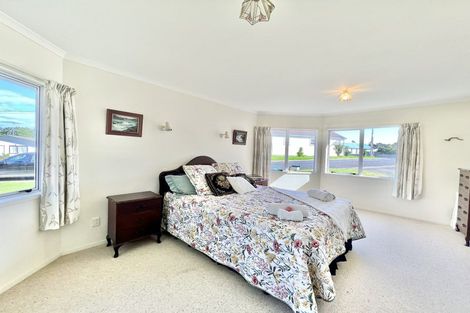 Photo of property in 90 Victoria Street, Coromandel, 3506