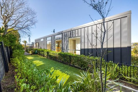 Photo of property in 110 Mount Pleasant Road, Mount Pleasant, Christchurch, 8081