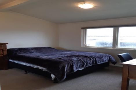 Photo of property in 41 Hobsonville Road, West Harbour, Auckland, 0618