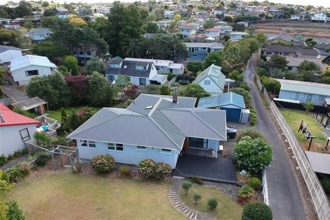 Photo of property in 82 Colwill Road, Massey, Auckland, 0614