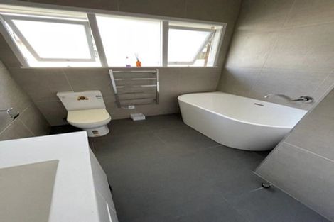 Photo of property in 54 Ravenwood Drive, Forrest Hill, Auckland, 0620