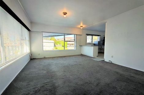 Photo of property in 1/14 Kathleen Street, Totara Vale, Auckland, 0627