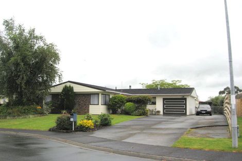 Photo of property in 17 Marybeth Place, Rosehill, Papakura, 2113