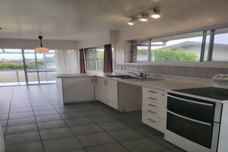 Photo of property in 832 East Coast Road, Oteha, Auckland, 0630