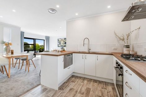 Photo of property in 12a Eagle Place, Red Beach, 0932